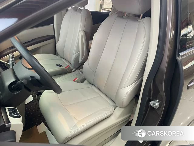 Buick GL8 2023 Коричневый из Китая, фото 3