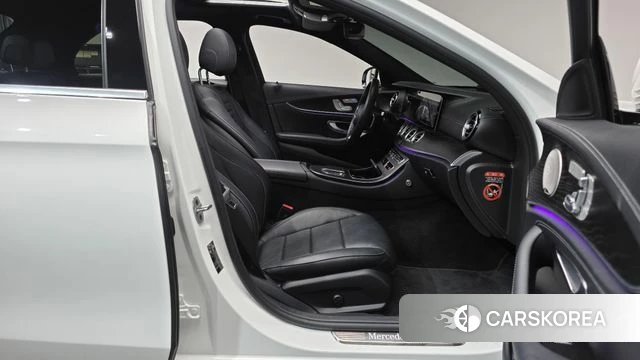 Mercedes-Benz E-Class W213 2023 Белый из Кореи, фото 3