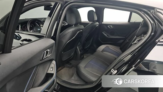 BMW 1 Series (F40) 2024 Черный из Кореи, фото 3