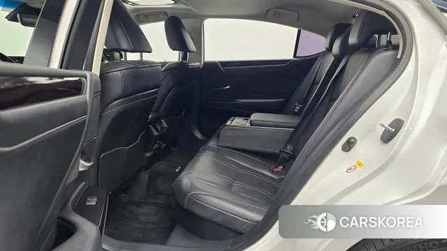 Lexus ES300h 7th generation 2018 Белый из Кореи, фото 3