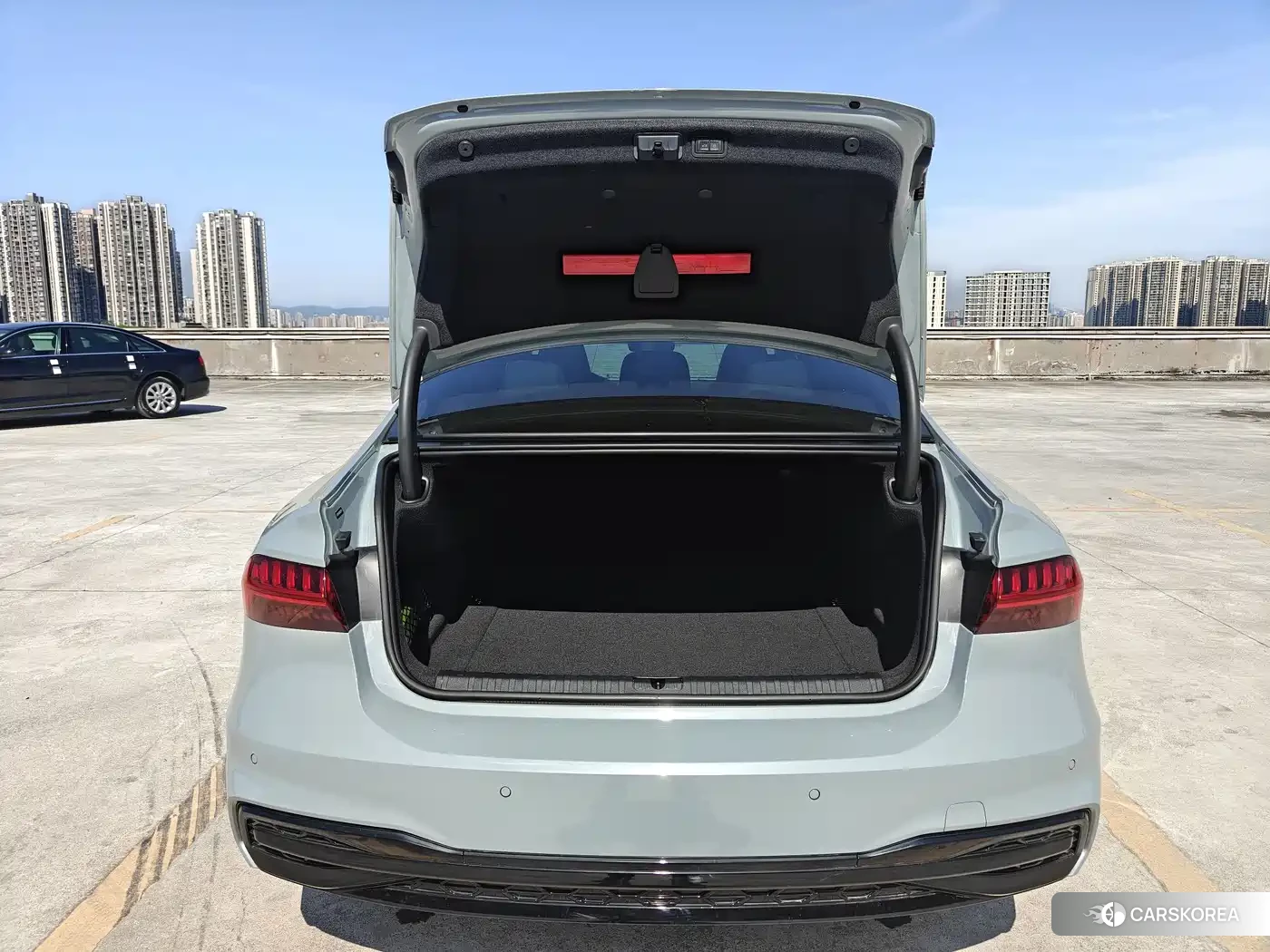 Audi A7L 2026 Silver/gray из Китая, фото 3