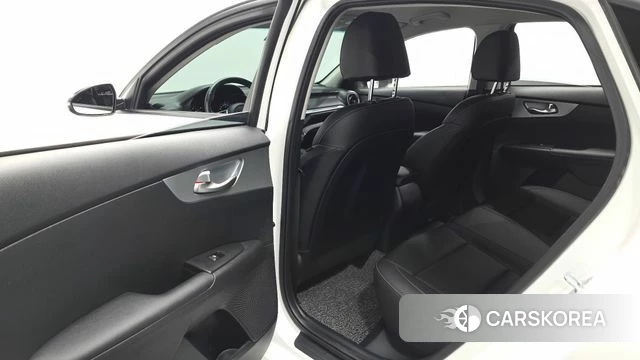 Kia The New K3 2nd generation 2022 Белый из Кореи, фото 3