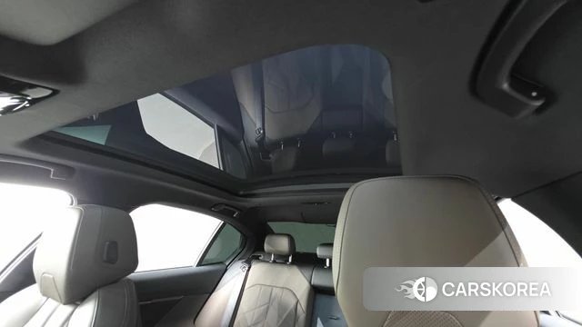 BMW 5 Series (G60) 2025 Белый из Кореи, фото 3