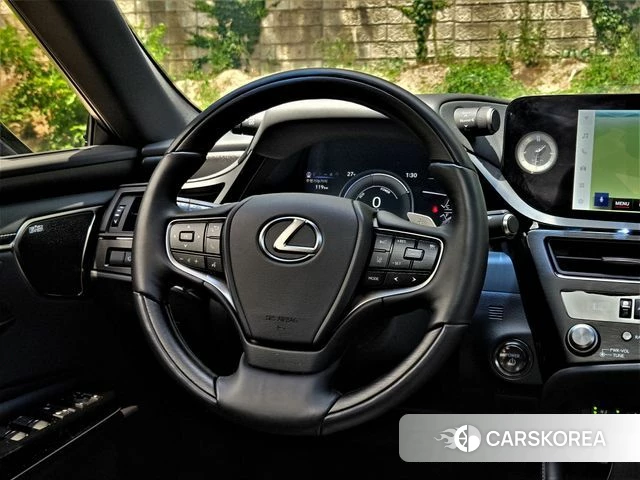 Lexus ES300h 7th generation 2025 Серый из Кореи, фото 3