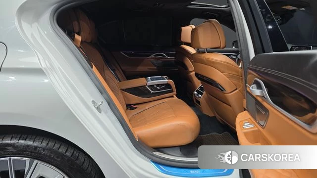 BMW 7 Series (G11) 2021 Белый из Кореи, фото 3