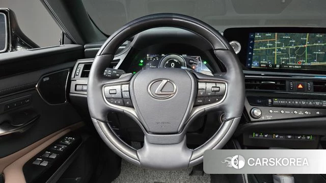 Lexus ES300h 7th generation 2025 Серебристо-серый из Кореи, фото 3