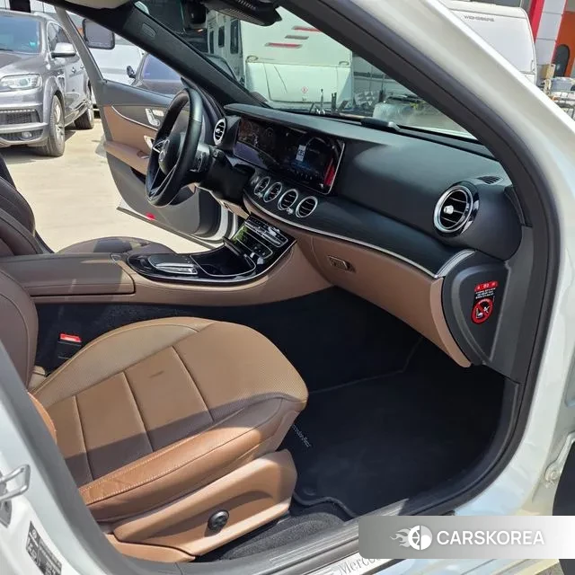 Mercedes-Benz E-Class W213 2022 Белый из Кореи, фото 3