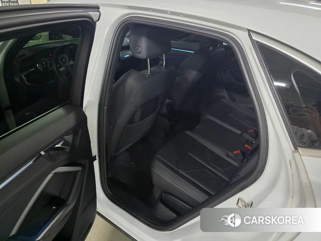 Audi Q3 (F3) 2022 Белый из Кореи, фото 3