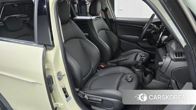 Mini Cooper 2019 Жемчужный цвет из Кореи, фото 3