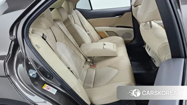Toyota Camry (XV70) 2018 Песочный из Кореи, фото 3