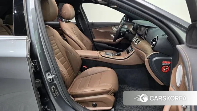 Mercedes-Benz E-Class W213 2021 Серый из Кореи, фото 3