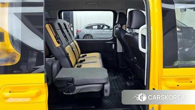 Hyundai Staria 2022 Желтый из Кореи, фото 3