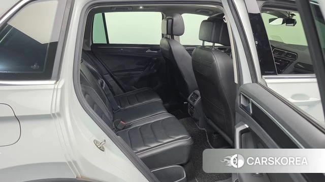 Volkswagen Tiguan second Generation 2023 Белый из Кореи, фото 3