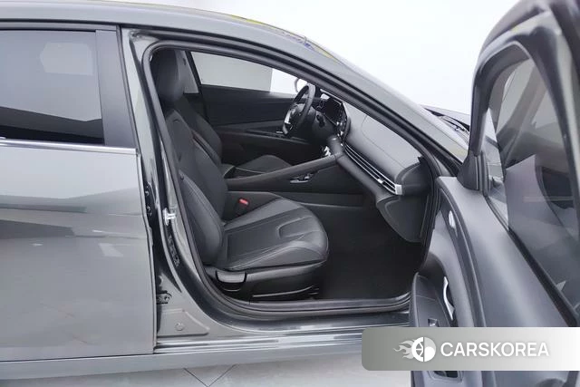 Hyundai Elantra 2024 Темно-серый из Китая, фото 3