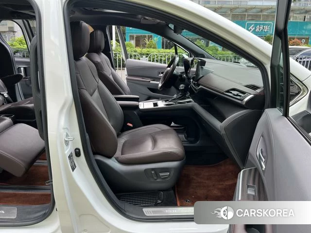 Toyota Saina 2023 Белый из Китая, фото 3