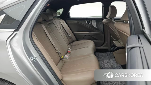 Kia K8 Hybrid 2023 Серебристо-серый из Кореи, фото 3