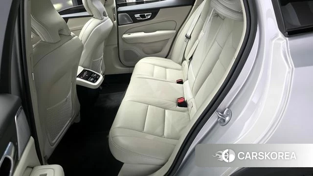 Volvo V60 Cross-Country 2nd Generation 2022 Серебристо-серый из Кореи, фото 3