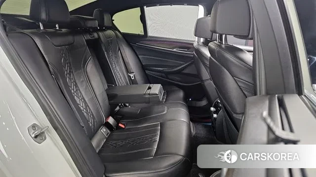 BMW 5 Series (G30) 2018 Белый из Кореи, фото 3