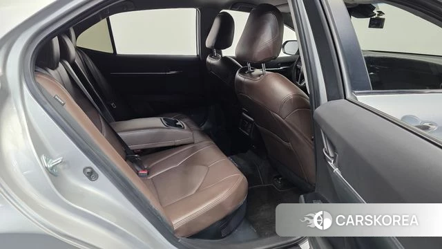 Toyota Camry (XV70) 2021 Серебряный из Кореи, фото 3