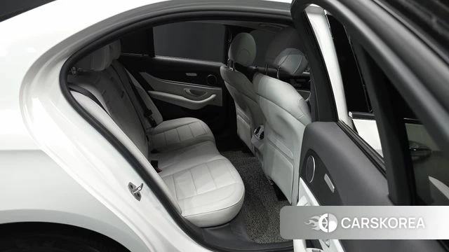 Mercedes-Benz E-Class W213 2023 Белый из Кореи, фото 3