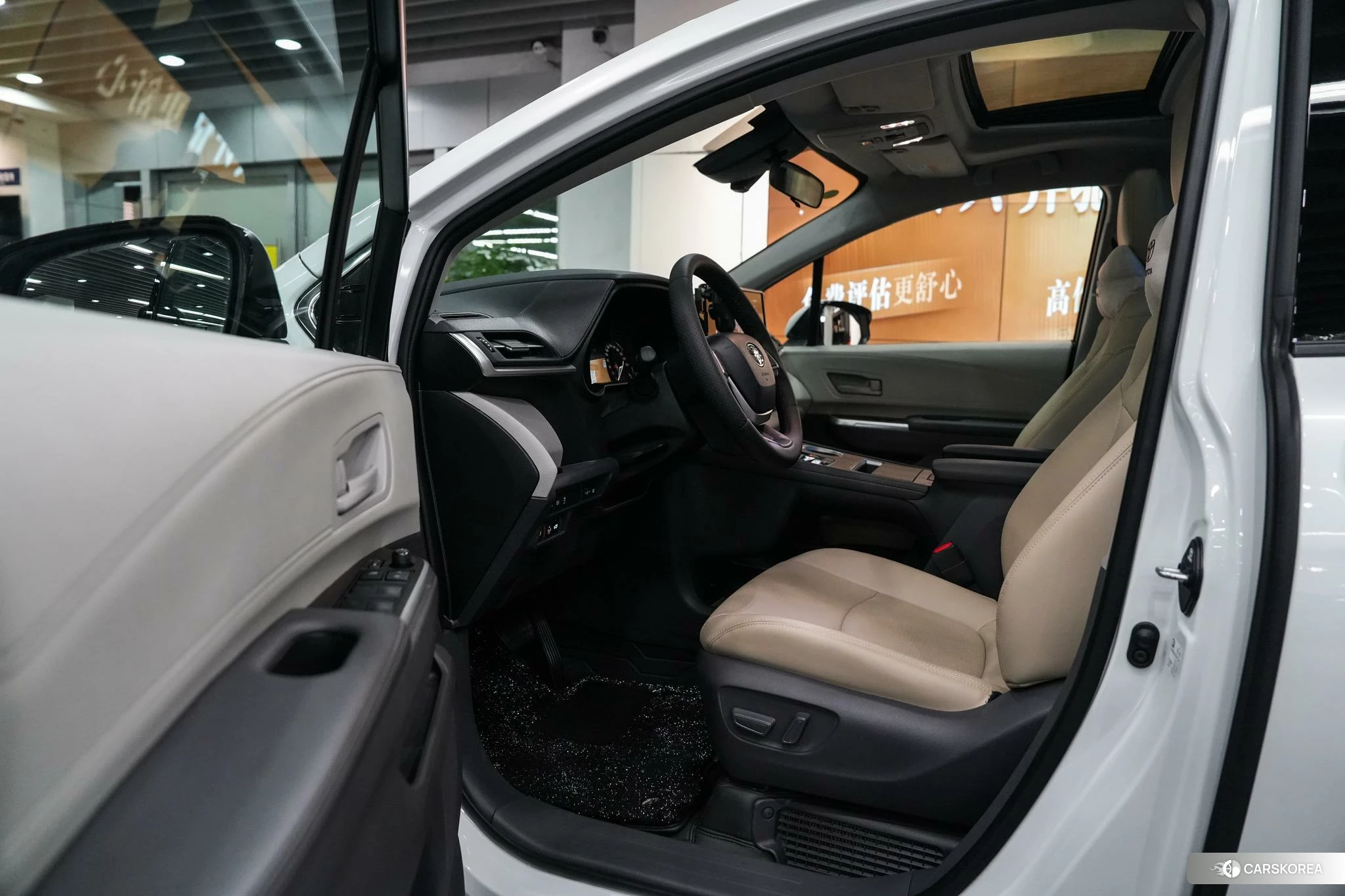 Toyota Saina 2024 Белый из Китая, фото 3