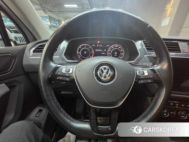 Volkswagen Tiguan second Generation 2018 Серебряный из Кореи, фото 3