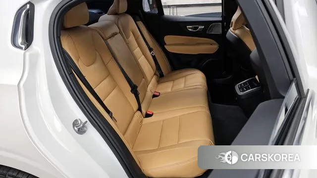 Volvo S60 3rd generation 2023 Белый из Кореи, фото 3