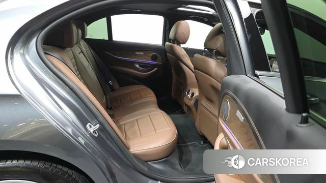 Mercedes-Benz E-Class W213 2021 Серый из Кореи, фото 3