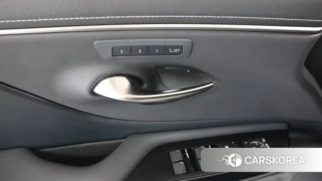 Lexus ES300h 7th generation 2024 Белый из Кореи, фото 3