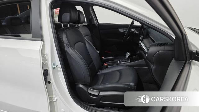 Kia The New K3 2nd generation 2022 Белый из Кореи, фото 3