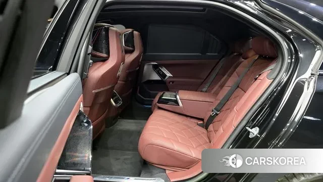 BMW 7 Series (G70) 2025 Черный из Кореи, фото 3