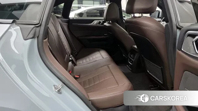 BMW 4 Series (G22) 2021 Светло-серебряный цвет из Кореи, фото 3