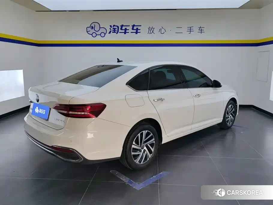 Volkswagen Lavida 2022 Белый из Китая, фото 3