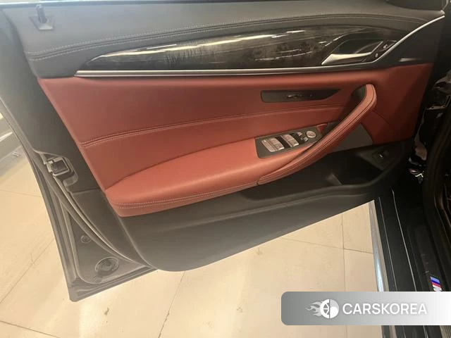 BMW 5 series 2021 Черный из Китая, фото 3