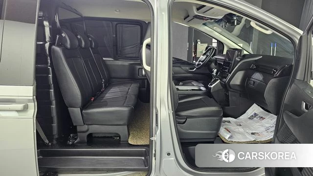 Hyundai Staria 2023 Серебряный из Кореи, фото 3