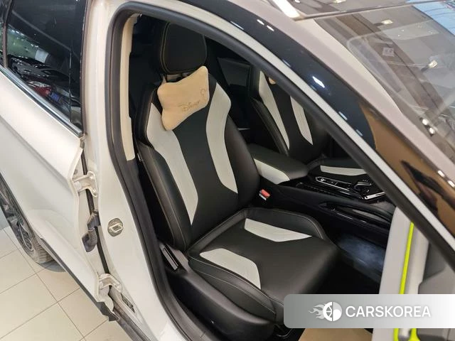 Geely Automobile Binyue 2023 Белый из Китая, фото 3