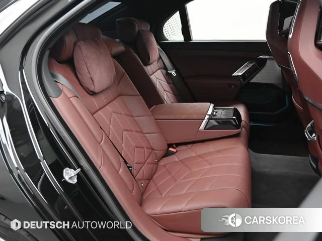BMW 7 Series (G70) 2024 Черный из Кореи, фото 3