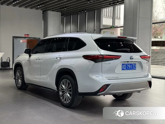 Toyota Highlander 2023 Белый из Китая, фото 3