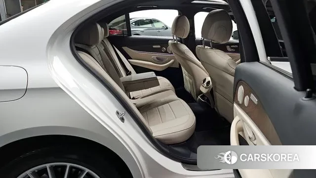 Mercedes-Benz E-Class W213 2023 Белый из Кореи, фото 3