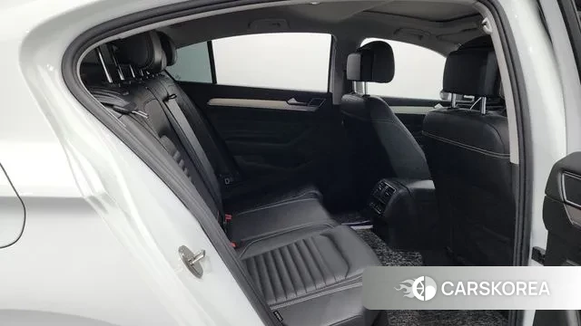 Volkswagen Passat GT (B8) 2021 Белый из Кореи, фото 3