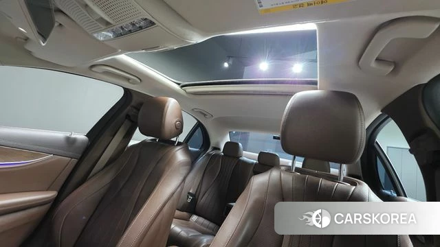 Mercedes-Benz E-Class W213 2018 Серый из Кореи, фото 3