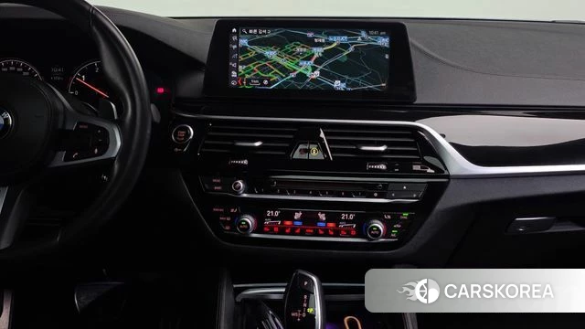 BMW 5 Series (G30) 2018 Серебристо-серый из Кореи, фото 3