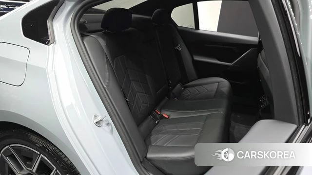 BMW 5 Series (G60) 2025 Серебристо-серый из Кореи, фото 3