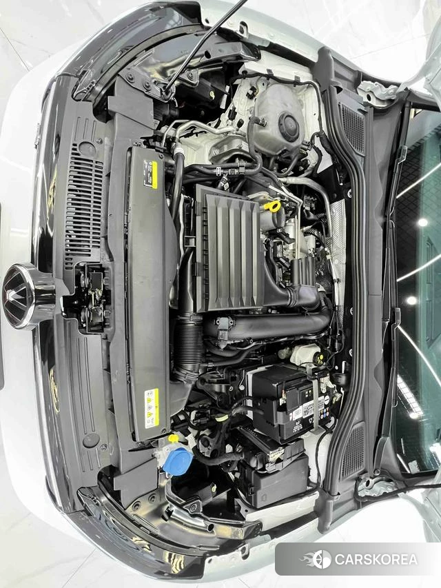 Volkswagen Golf 2024 Белый из Китая, фото 3