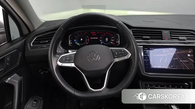 Volkswagen Tiguan Allspace 2023 Белый из Кореи, фото 3