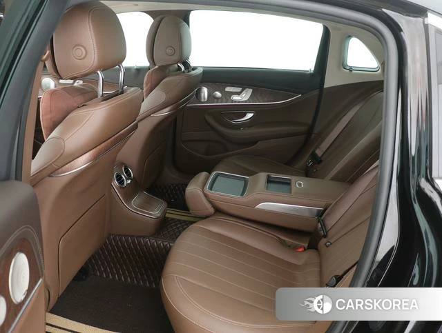 Mercedes-Benz E-class 2023 Черный из Китая, фото 3