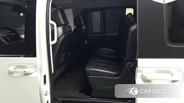 Hyundai Staria 2023 Белый из Кореи, фото 3