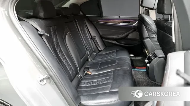 BMW 5 Series (G30) 2022 Серебряный из Кореи, фото 3