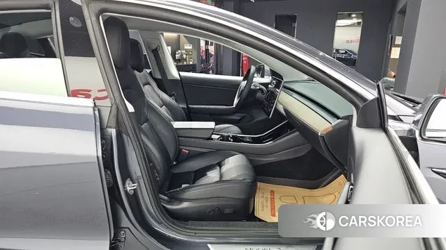 Tesla Model 3 2020 Серый из Кореи, фото 3