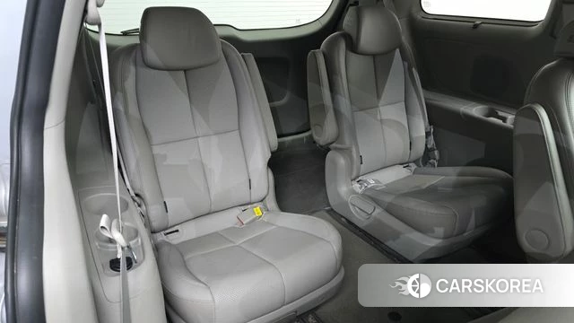 Kia The New Carnival 2018 Серебряный из Кореи, фото 3